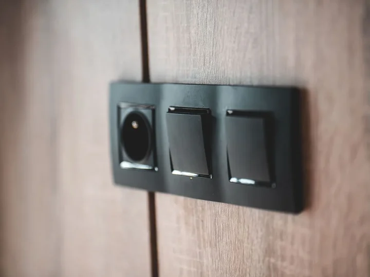 Asortyment: Osprzęt elektroinstalacyjny