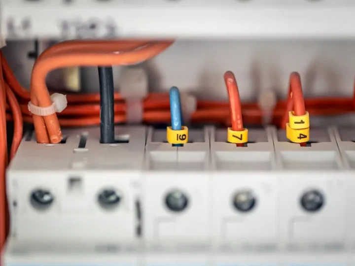 Asortyment: Listwy elektroinstalacyjne